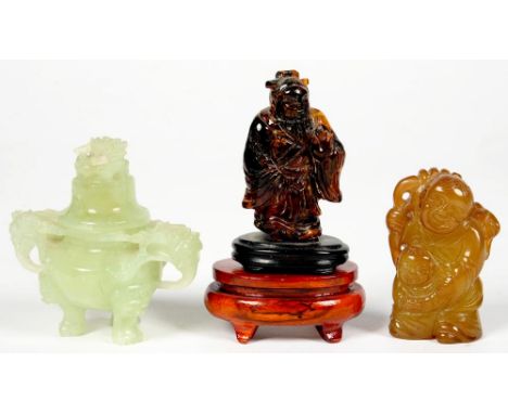 A CHINESE MINIATURE BOWENITE TRIPOD VESSEL AND COVER, 7CM H, A CHINESE STONE CARVING OF TWO BOYS AND A CHINESE AMBER CARVING 