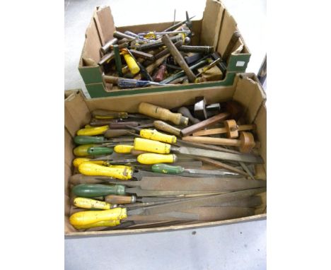 WOOD WORKING TOOLS. A COLLECTION OF HAND TOOLS, INCLUDING CHISELS, FILES, HAMMERS, ETC