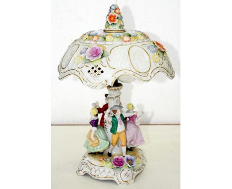 A GERMAN FLORAL ENCRUSTED PORCELAIN LAMP, DECORATED WITH TWO DANCING COUPLES, THE DOMED SHADE INSET WITH LITHOPANES, 42CM H, 