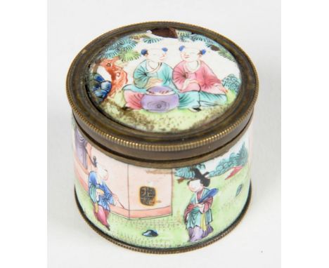 A CANTON PAINTED ENAMEL CYLINDRICAL BOX AND COVER, 3CM H, 19TH C, ENAMEL ON LID CHIPPED 