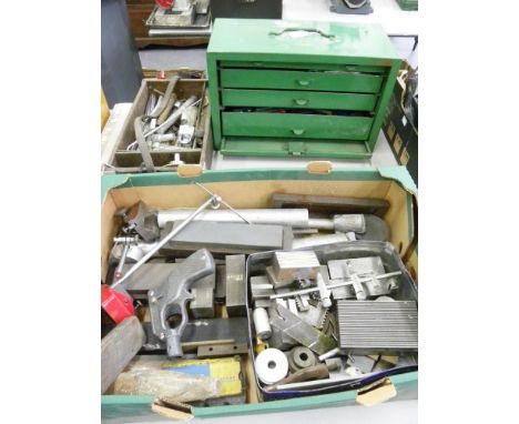 MISCELLANEOUS METAL WORKING TOOLS, INCLUDING AN F.L.L. ENOX GREEN PAINTED THREE DRAWER TOOL CHEST, TAPS AND DIES, ETC