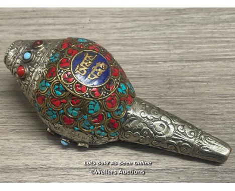 VINTAGE TURKMAN DECORATIVE CONCH SHELL, 14CM LONG