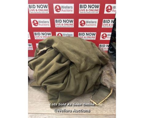 *VINTAGE ORIGINAL 1940S MOSS GREEN SWING TIE WAIST FUR COLLAR COAT [319]