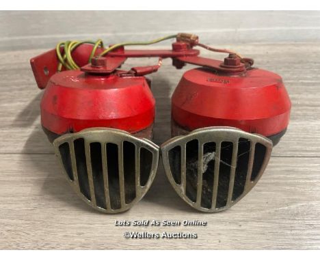 VINTAGE AUTOMOTIVE - VINTAGE FIAM CAR HORN 