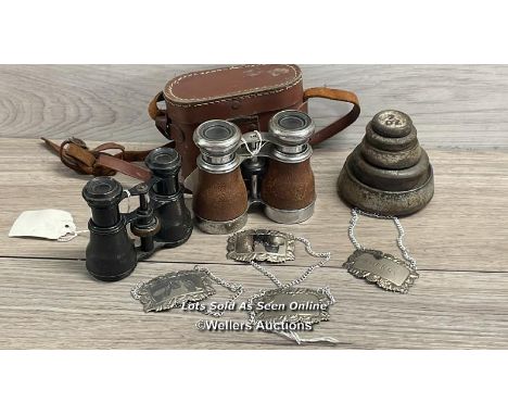ASSORTED VINTAGE ITEMS INCLUDING TWO BINOCULARS, SCALE WEIGHTS AND METAL BOTTLE LABELS 