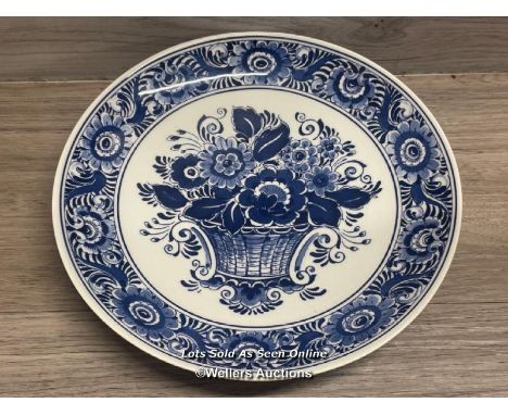 MODERN DELFTWARE PLATE NO. 327/25, 25CM DIAMETER 