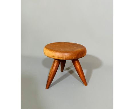 Charlotte PERRIAND (1903-1999), Attribué à Tabouret dit 'Berger' bas Acajou. Modèle créé vers 1955 .Hauteur : 27,5 cm – Diamè