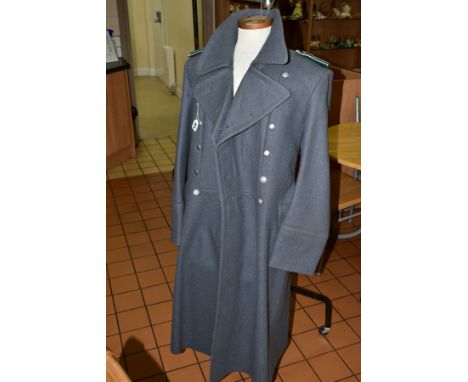 A WWII STYLE GERMAN OFFICERS GREAT/TRENCH COAT IN WOOL, blue/grey colour, long, with era correct buttons, double breasted wit