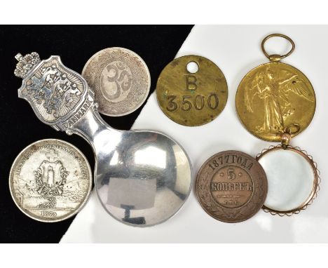 A SELECTION OF ITEMS, to include a caddy spoon, a double sided photograph pendant, stamped 9ct, a 1914-1919 Great War Civilis