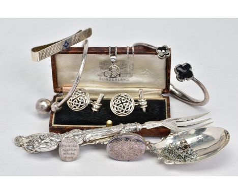 A SELECTION OF SILVERWARE AND SILVER AND WHITE METAL JEWELLERY, to include a pair of Celtic design cufflinks, two bangles, a 