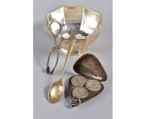 A LATE VICTORIAN TRIANGULAR SOVEREIGN CASE, three spring holders, Sheffield 1898, together with an Elizabeth II silver octago