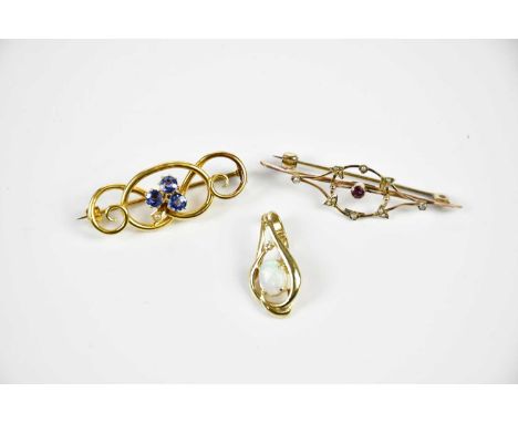 Two yellow metal brooches and a 14ct yellow gold and opal pendant, combined approx 7.9g (3).