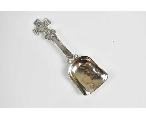 A hallmarked silver caddy spoon, with Celtic detailing, Chester 1947, length 10cm, weight 0.56ozt/17.3g.