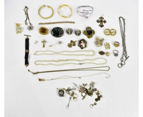 An interesting group of costume jewellery, including bangle, brooches, rings, etc.