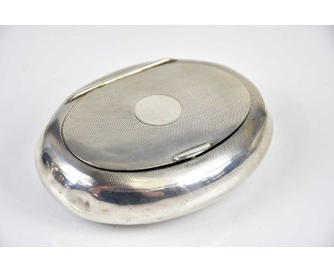 DEAKIN & FRANCIS LTD; a George VI hallmarked silver snuff box, Birmingham 1937, approx 2.60ozt/80.9g. 