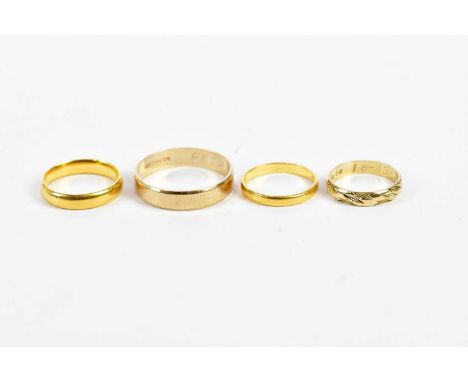 Two 22ct yellow gold wedding bands (approx 6.25g) and two 9ct yellow gold wedding bands (approx 4.88g) (4).Condition Report: 