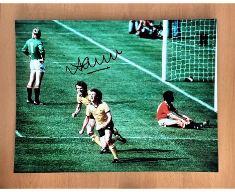 Football, Alan Sunderland signed 12x16 colour photograph pictured as he celebrates scoring a goal in the 1979 game Arsenal Vs