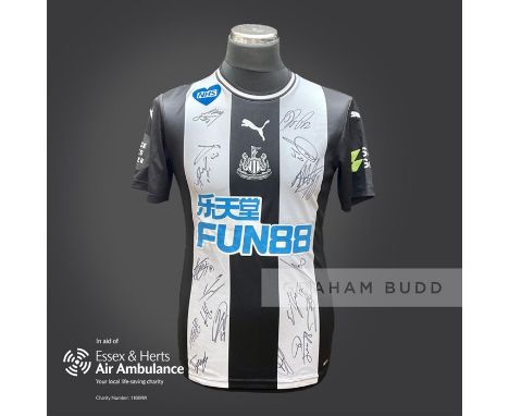 Newcastle United 2019-20 season match issued Saint-Maximin shirt personally signed in black marker to the front by 17 members