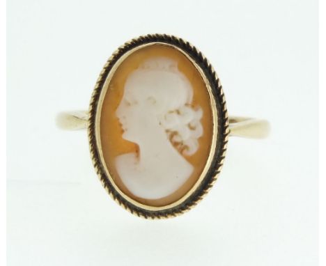 A 9 ct gold cameo ring, size K 1/2