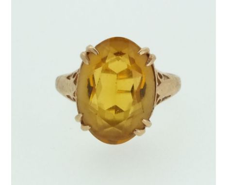 A 9ct gold ring set orange stone, size I