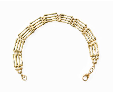 A Gate Link Bracelet, clasp stamped '375', length 19.5cmGross weight 9.6 grams.