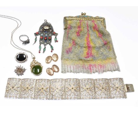 A Quantity of Jewellery, including a pair of 9 carat gold cufflinks; a chain mail purse (a.f.); a filigree bracelet, stamped 