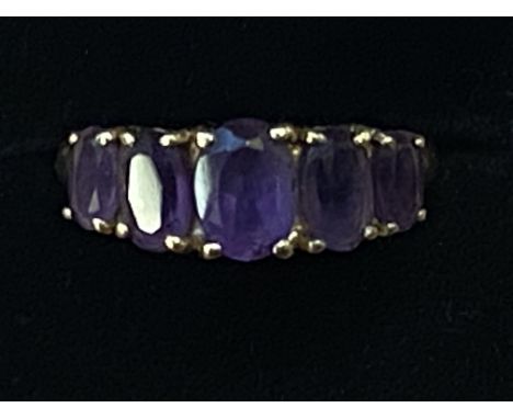 9ct gold ring set with 5 amethyst stone Weight 2.7g Size O 