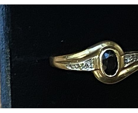 9ct Gold ring set with sapphires &amp; diamonds Weight 2 g Size O 