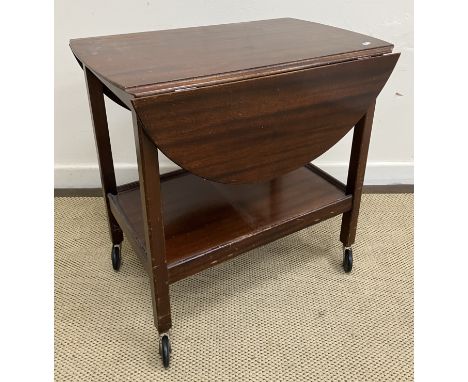 Two Victorian mahogany pedestal occasional tables, the circular tops on turned columns to tripod bases, 58 cm diameter x 72.5