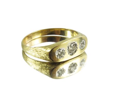 A Gentleman's 18ct yellow gold three stone diamond ring, the central old cut diamond surmounted by two smaller old cut diamon