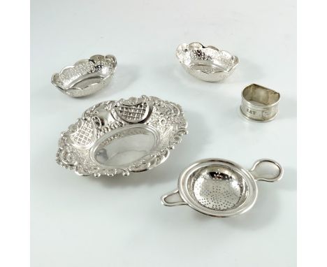 Silver including a pair of Edwardian silver reticulated bon bon dishes, Joseph Gloster, Birmingham 1903, a George VI silver t