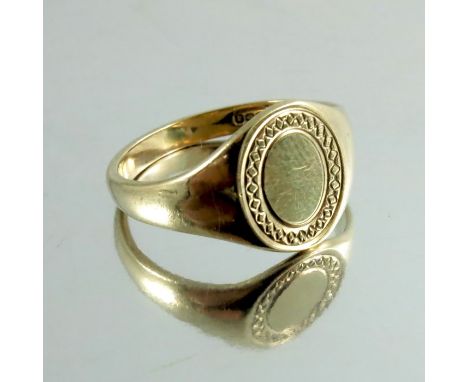 A 9 carat gold signet ring, approx size M, 4.5g