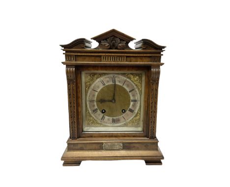 Lenzkirch - Late 19th century 8-day German mantle clock in a walnut veneered case with an architectural pediment, square bras