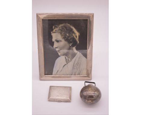 (HP) A silver photograph frame,&nbsp;makers mark indistinct,&nbsp;Birmingham 1912, aperture 20.5 x 15.5cm; together with a si