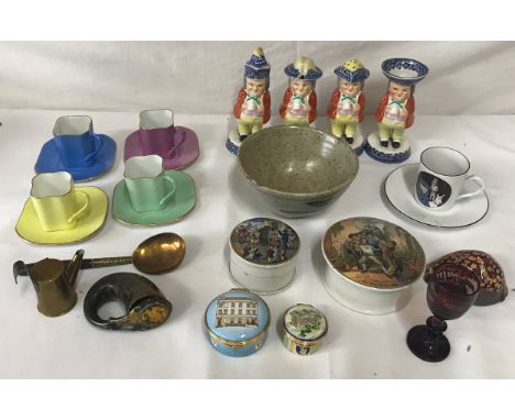 A miscellaneous lot to include a set of four coloured Richard Ginori espresso cups, a speckled pottery bowl, two Halcyon Days