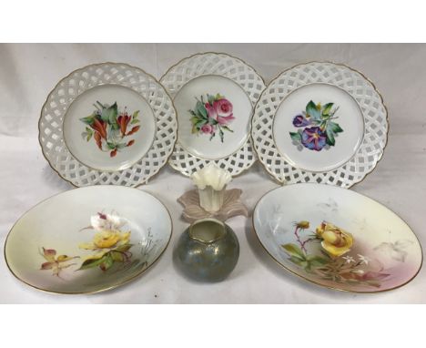 Collection of Royal Worcester to include a cream and white daffodil shape vase Rd No. 130002, G103, small vase G161, 2 plates