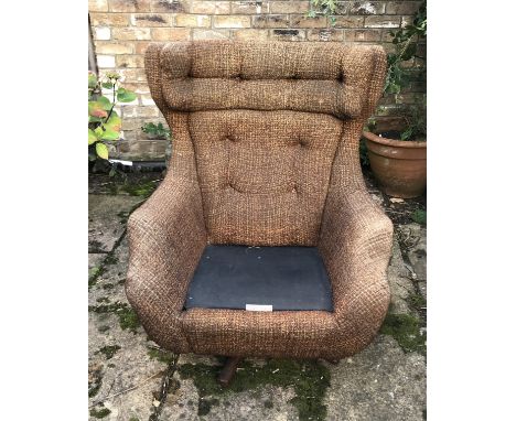 Parker Knoll brown swivel armchair with button back, 96cm floor to top 32cm floor to top of seat. 