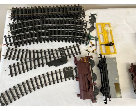 Lima Track and accessories including Lima 4683 locomotive, Lima carriage, Hornby platform canopy r.514 etc. 
