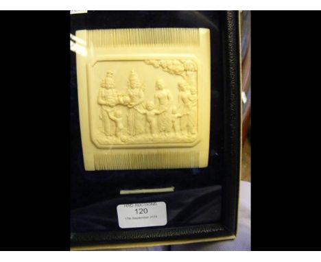 A carved ivory comb with relief work to the centre - in presentation case - 20x13cm