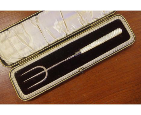 Cased sterling silver bread fork with mother of pearl handle, hallmarked Sheffield 1906