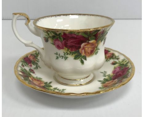 A Royal Albert Old Country Roses six place dinner/tea set comprising six tea cups, saucers, tea plates, medium plates and lar