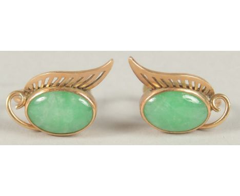 A PAIR OF 14CT GOLD JADE EARRINGS.