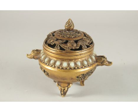 A GOOD CIRCULAR BRONZE AND JADE CENSER AND COVER. 16cms high.