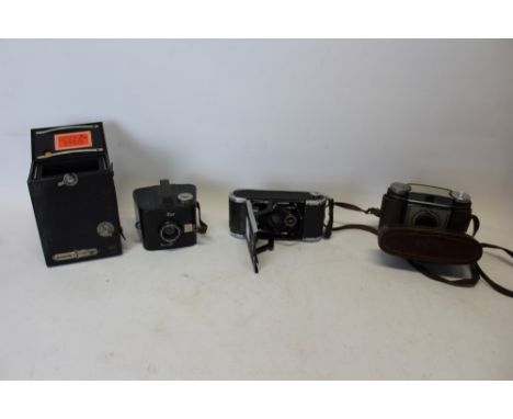 Quantity of vintage cameras - including Kodak and Coronet folders, several box cameras - including a large no. 2C Canadian Ko