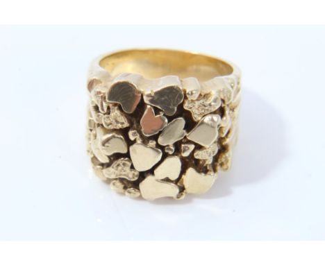 Yellow metal abstract design ring.  Size R - S CONDITION REPORT Weight approximately 21.5 grams.  Ring unmarked but believed 