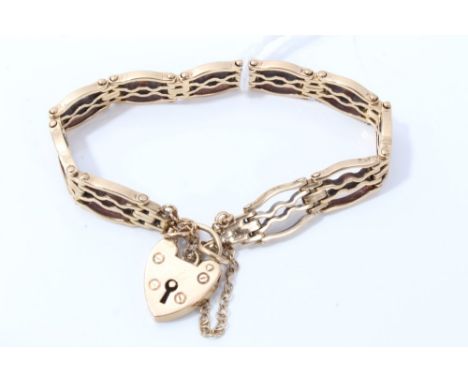 Gold (9ct) gate bracelet with heart-shaped padlock clasp CONDITION REPORT Total gross weight approximately 22.9 grams