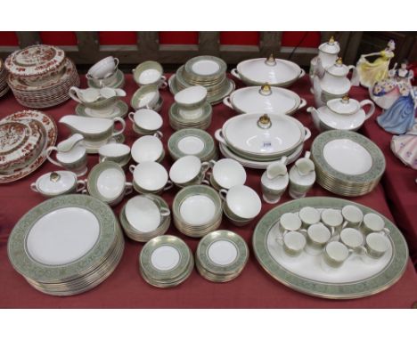 Good quality extensive Royal Doulton English Renaissance H4972 pattern tea, coffee and dinner service with green and gilt dec