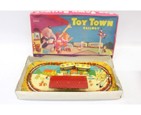 Collection of vintage and retro tinplate clockwork and battery-operated powered toys - some boxed