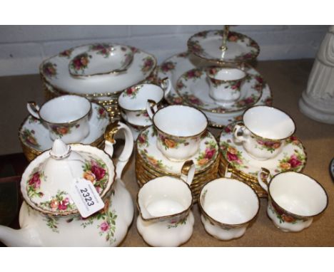 Royal Albert Old Country Roses tea and dinner service (44 pieces)