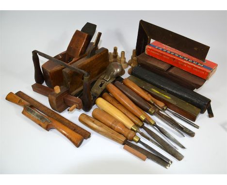 Tray lot of Gordon Russell tools. (27)